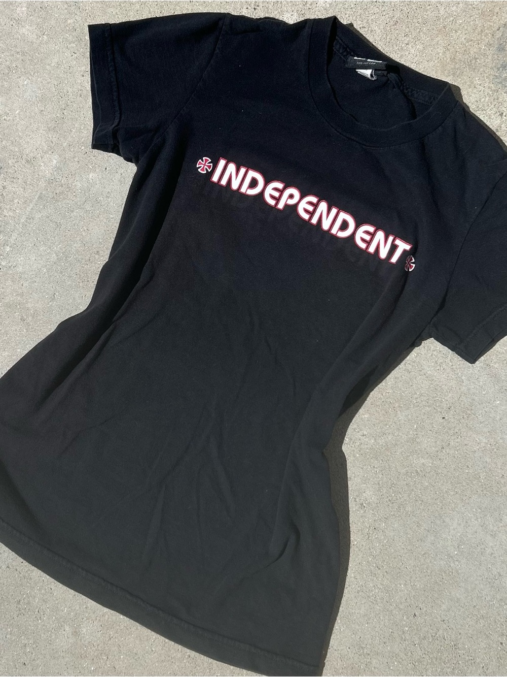 Independent graphic tee